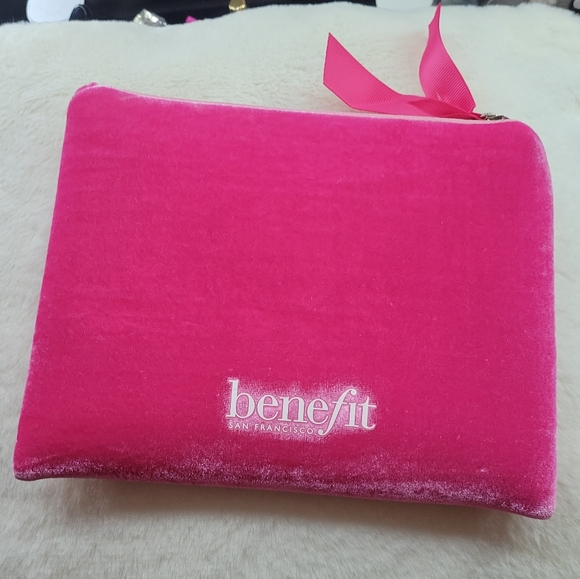 Benefit Cosmetic Bag - Picture 5 of 10